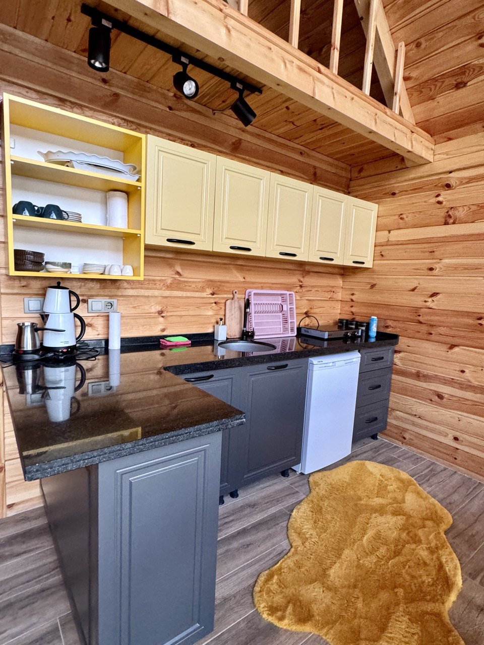 listing card gallery