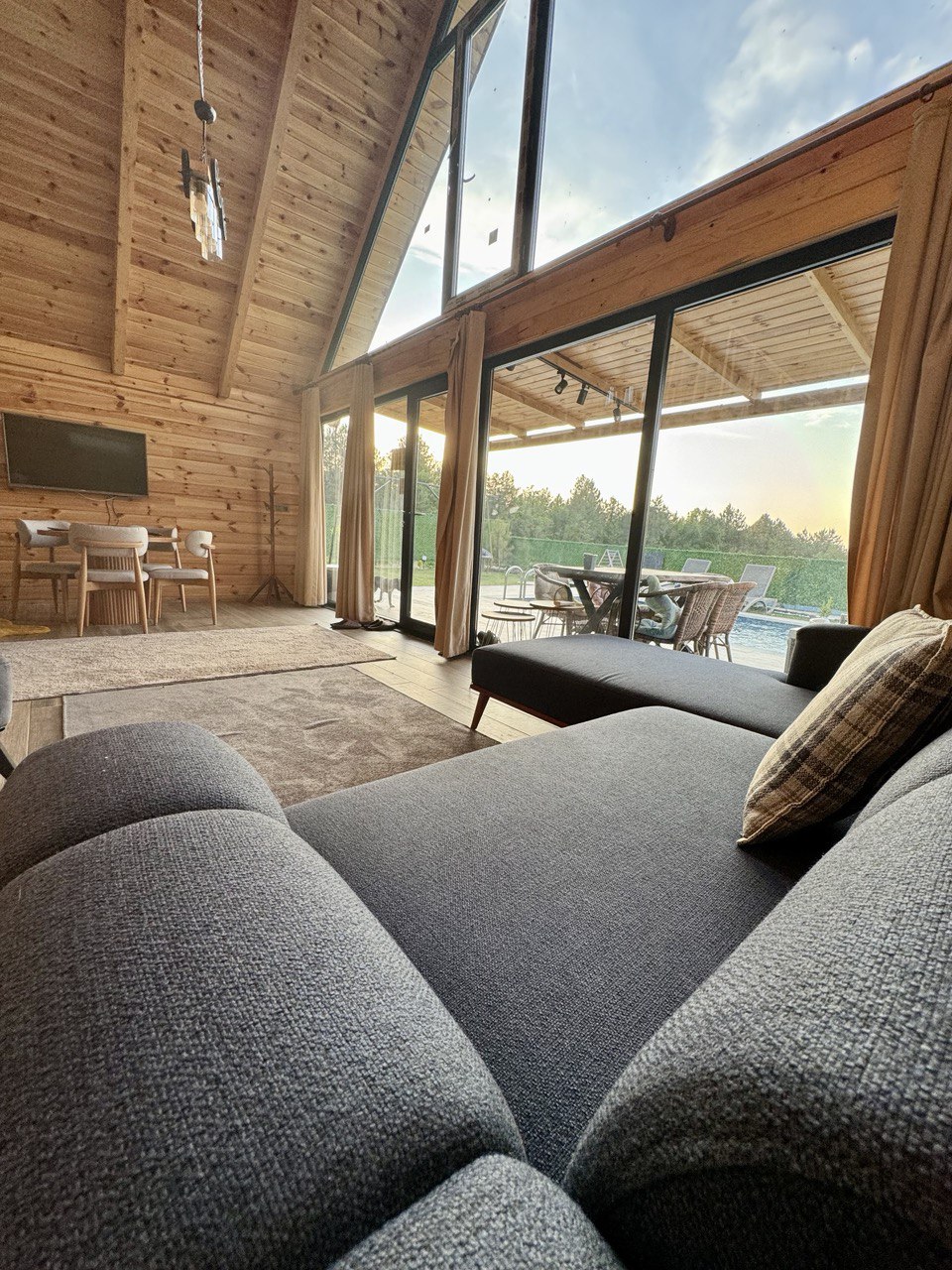 listing card gallery