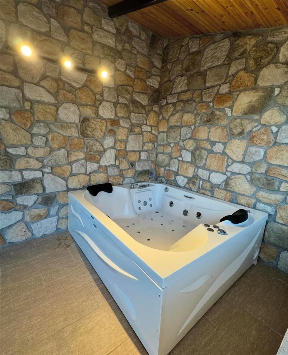 listing card gallery