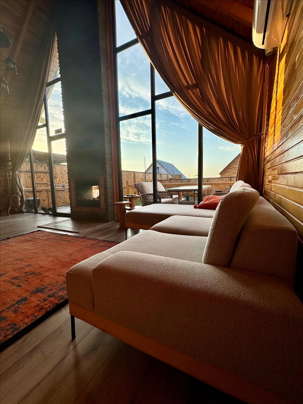 listing card gallery