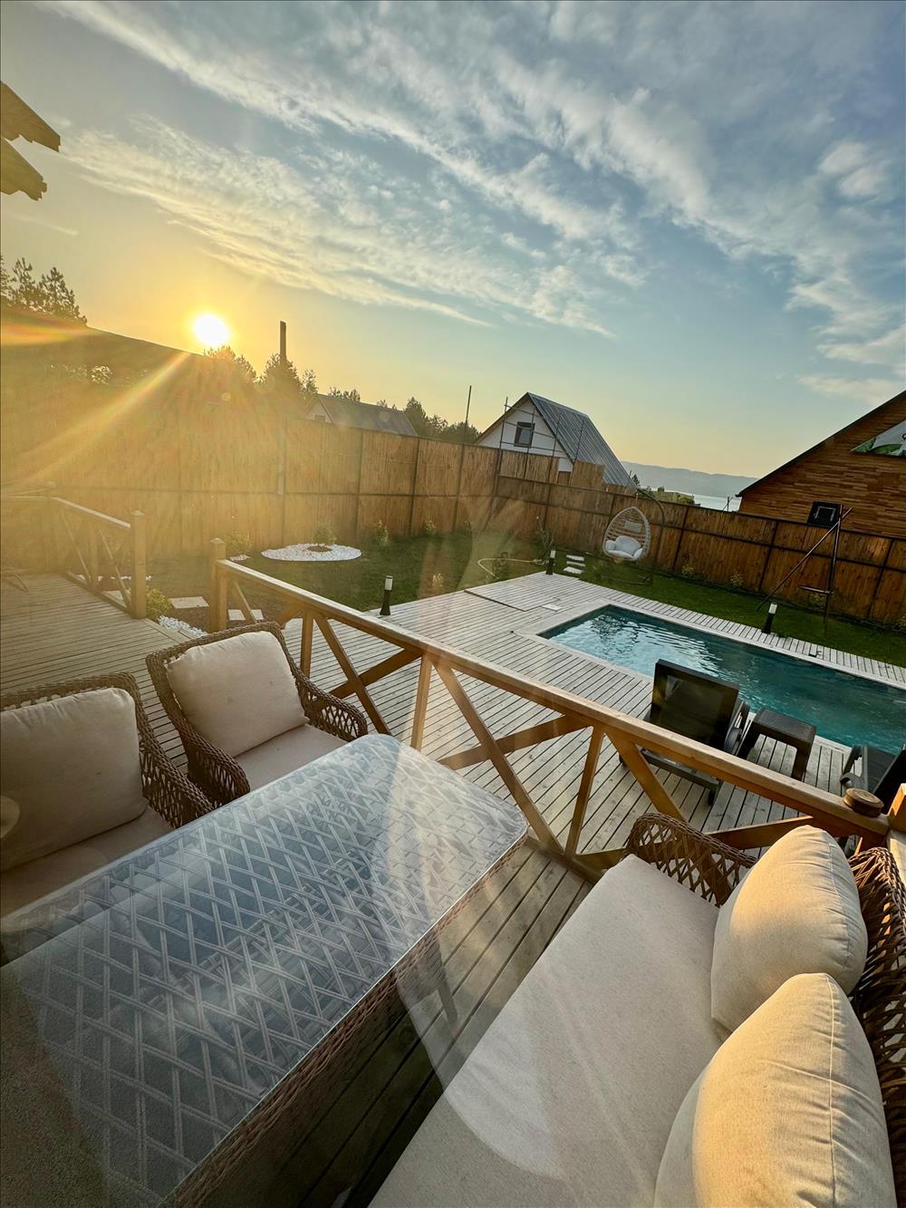 listing card gallery