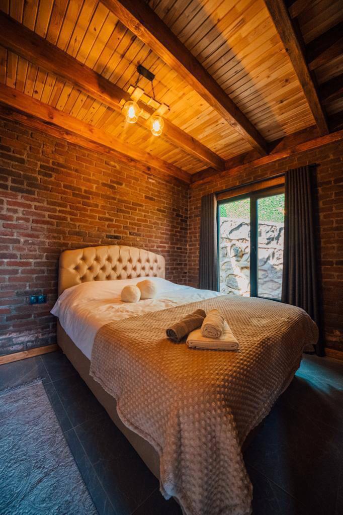 listing card gallery