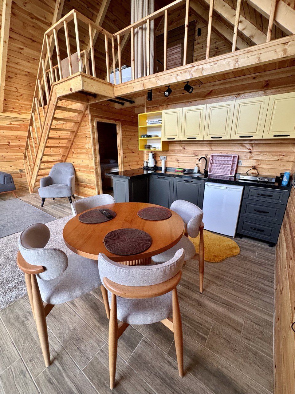 listing card gallery