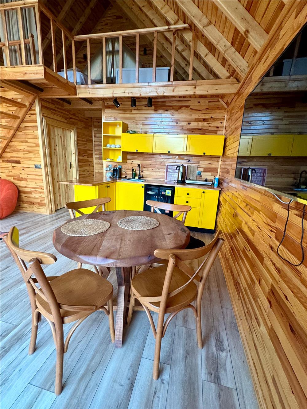 listing card gallery