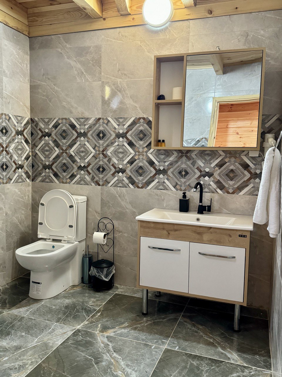 listing card gallery