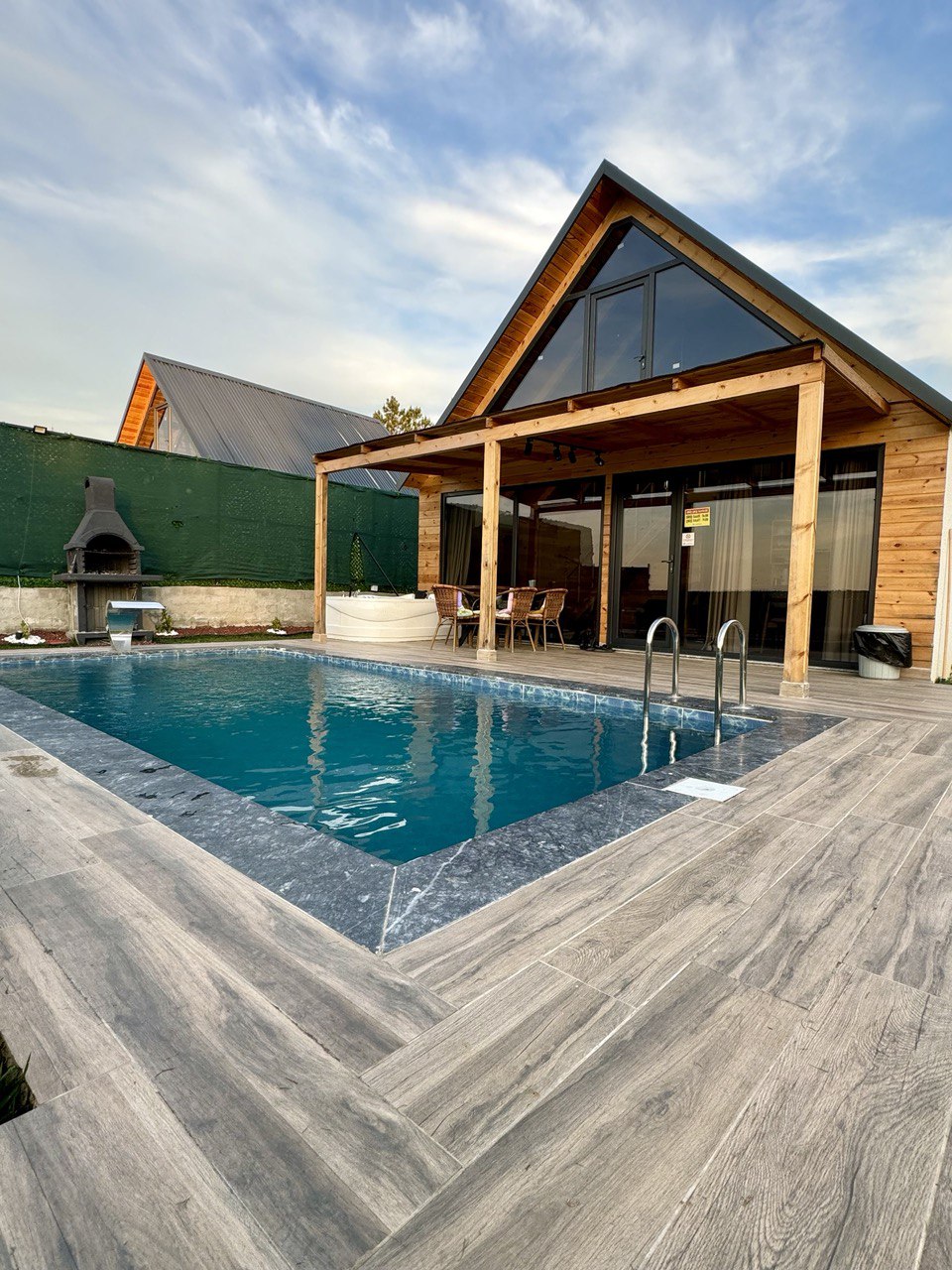 listing card gallery