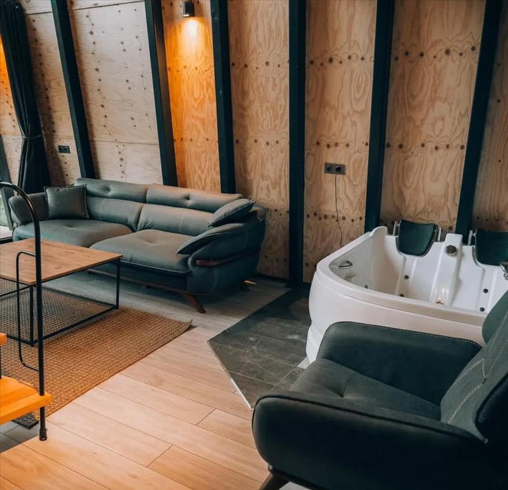 listing card gallery