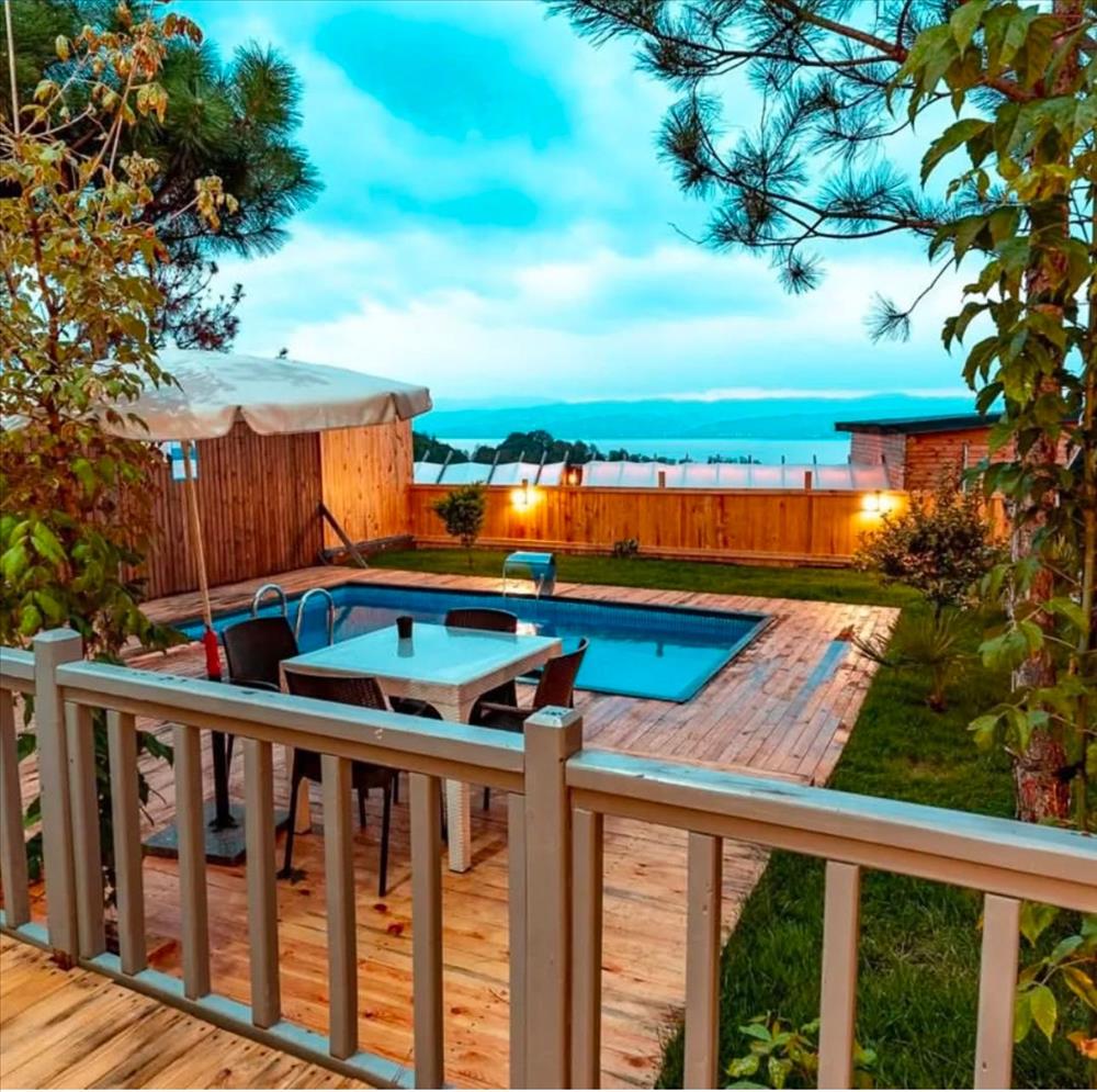 listing card gallery