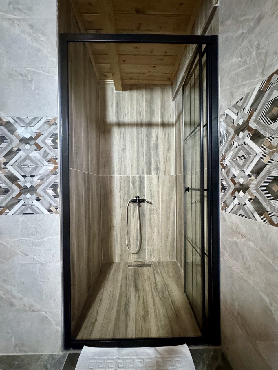 listing card gallery