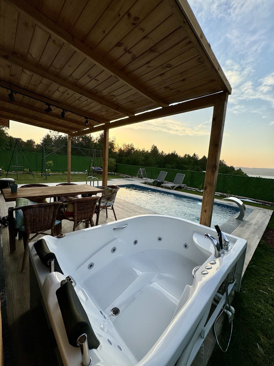 listing card gallery