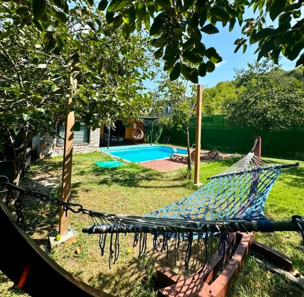 listing card gallery