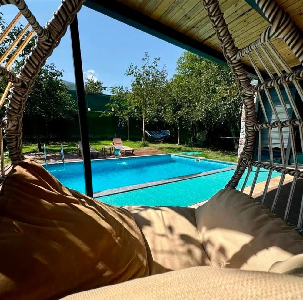 listing card gallery