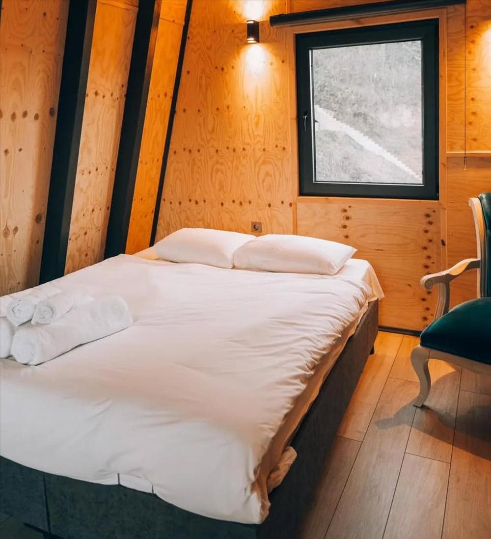 listing card gallery