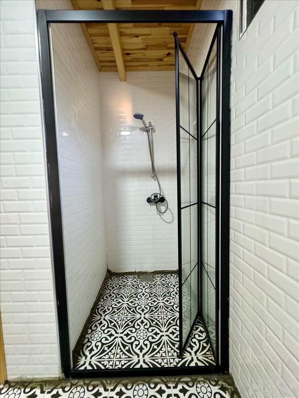 listing card gallery