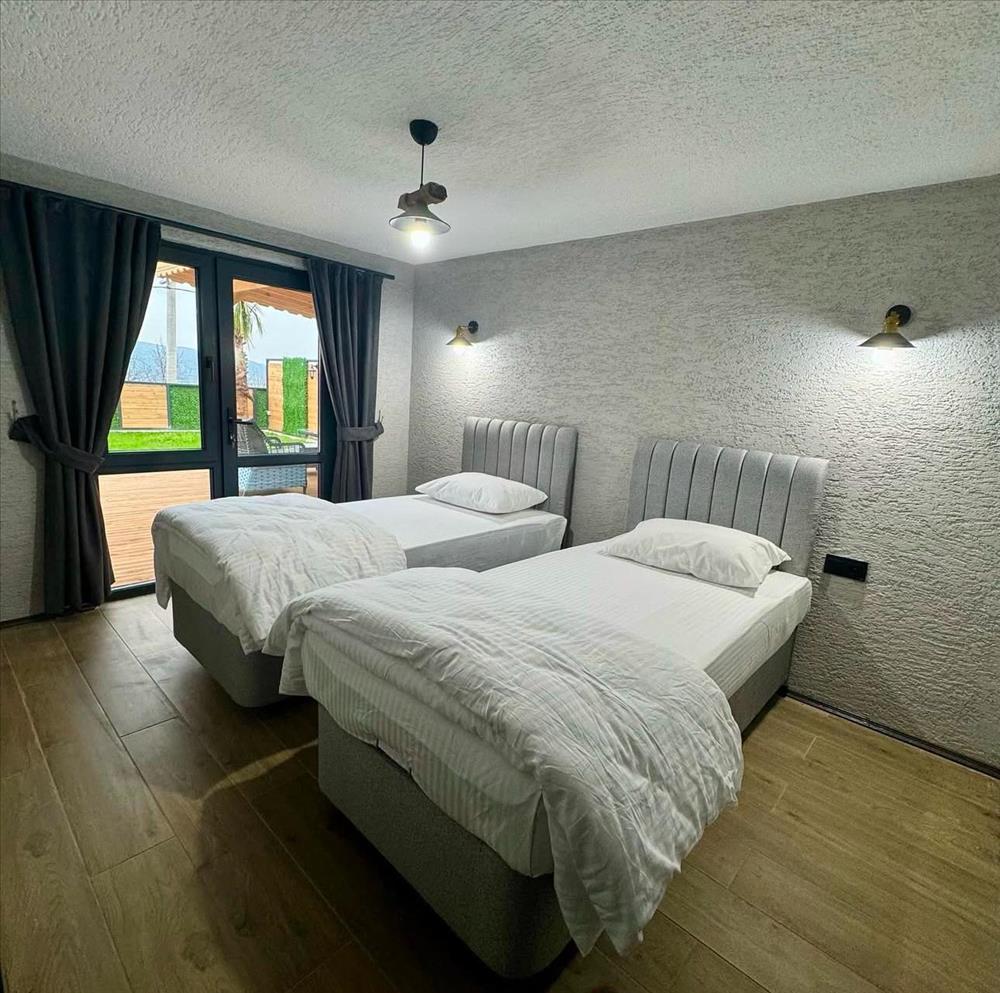 listing card gallery